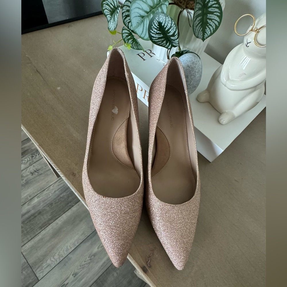 Elegant Glitter Pumps